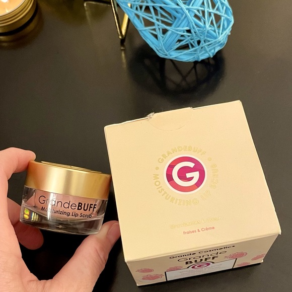 Grande Cosmetics Grande Buff Moisturizing Lip Scrub Strawberries & Cream - Picture 1 of 5